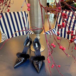 BALENCIAGA Ostrich Leather / Mink Fur trimmed pump. SZ. 41. NEW.